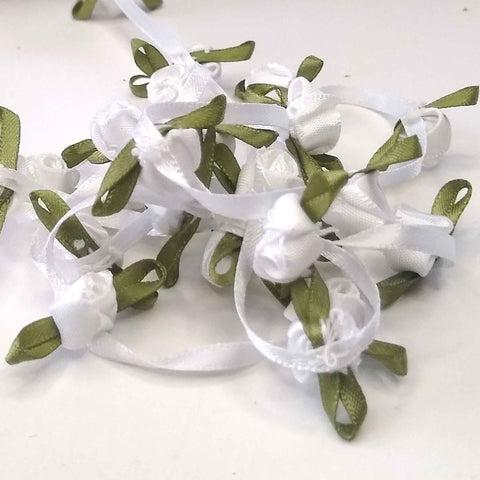 4 mm White Continuous Rose with 1 cm Ribbon Roses