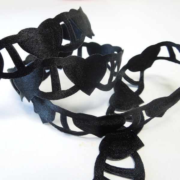 Linking Heart Ribbon - Black - Berisfords - 18mm