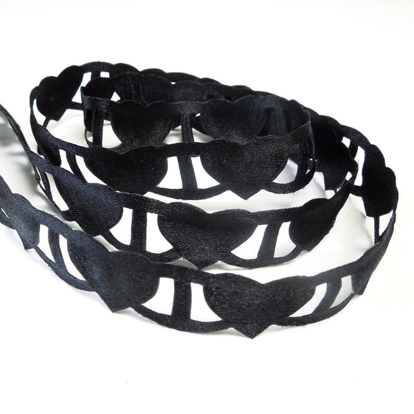 Linking Heart Ribbon - Black - Berisfords - 18mm