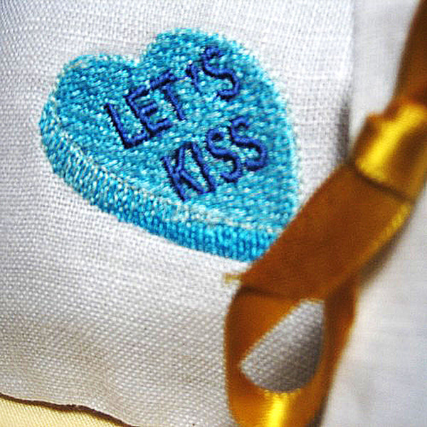 Lavender Love Heart Sachet - Let's Kiss - Handmade in White Linen