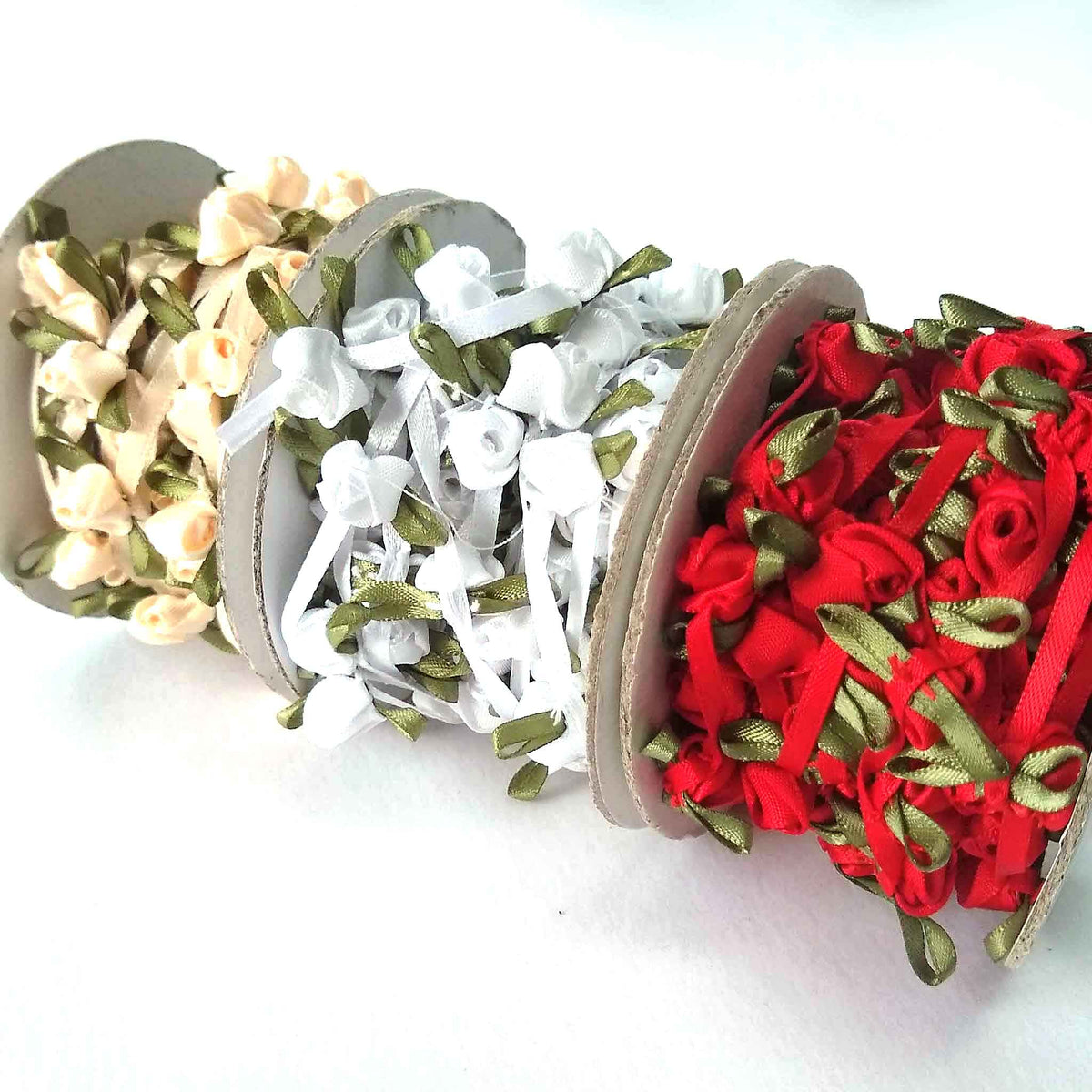 4mm White Continuous Rose Ribbon with 10mm Ribbon Roses – Fabric and Ribbon