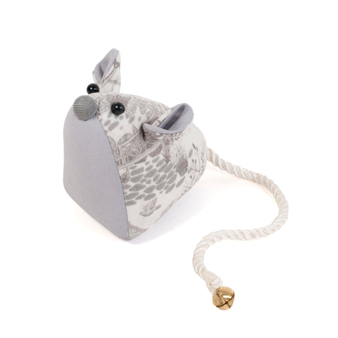 Pincushion Mouse In the Garden - Hobby Gift PCM\596