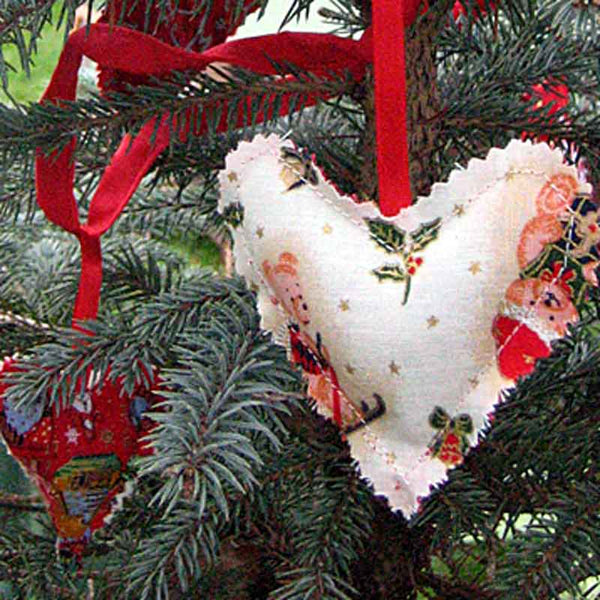 Christmas Hearts Lavender Cotton Bunting in a Drawstring Bag